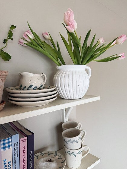 Strömshaga "Viola" Tasse, mit Blättermotiv