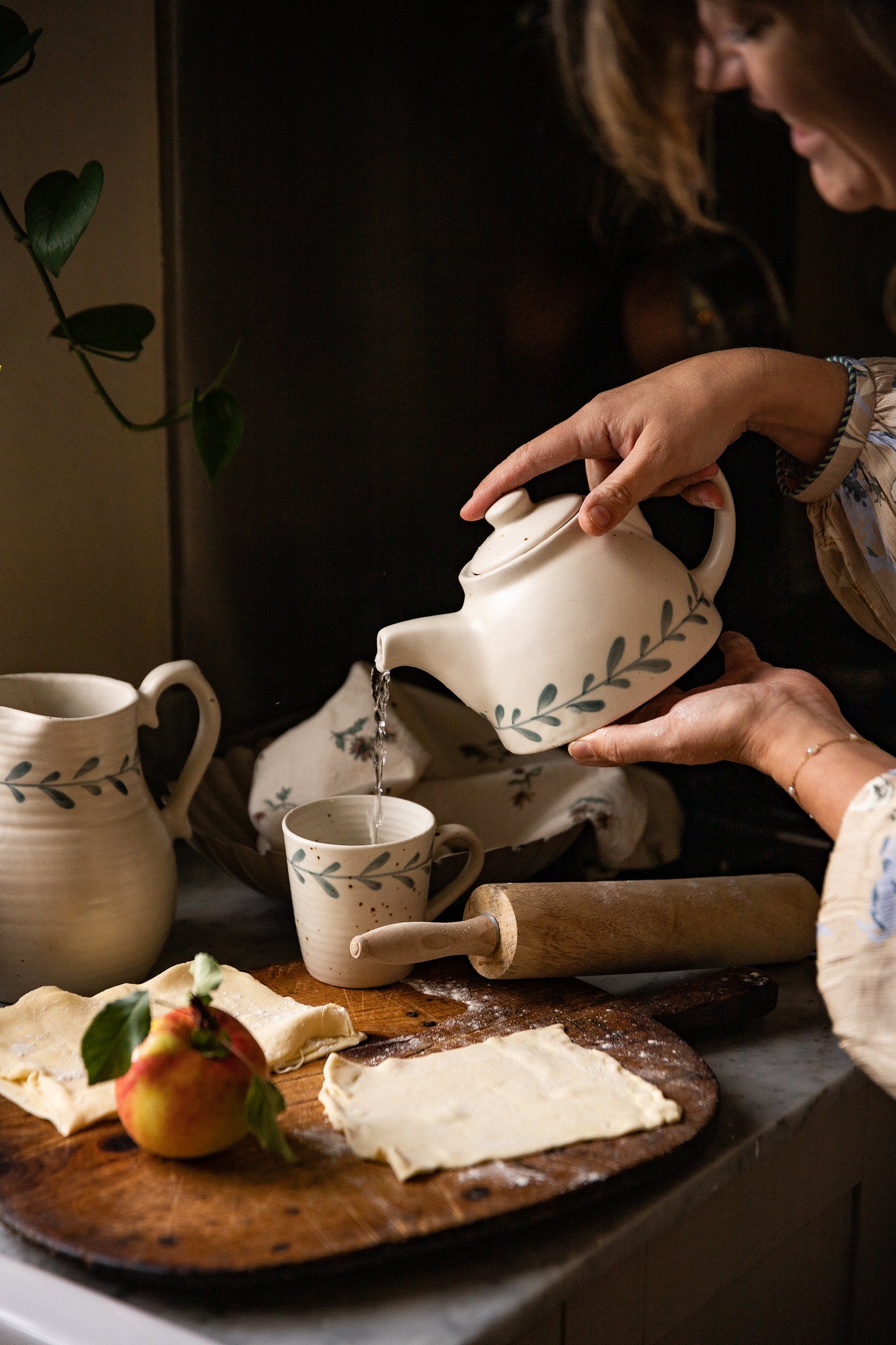 Strömshaga "Viola" Krug, mit Blättermotiv