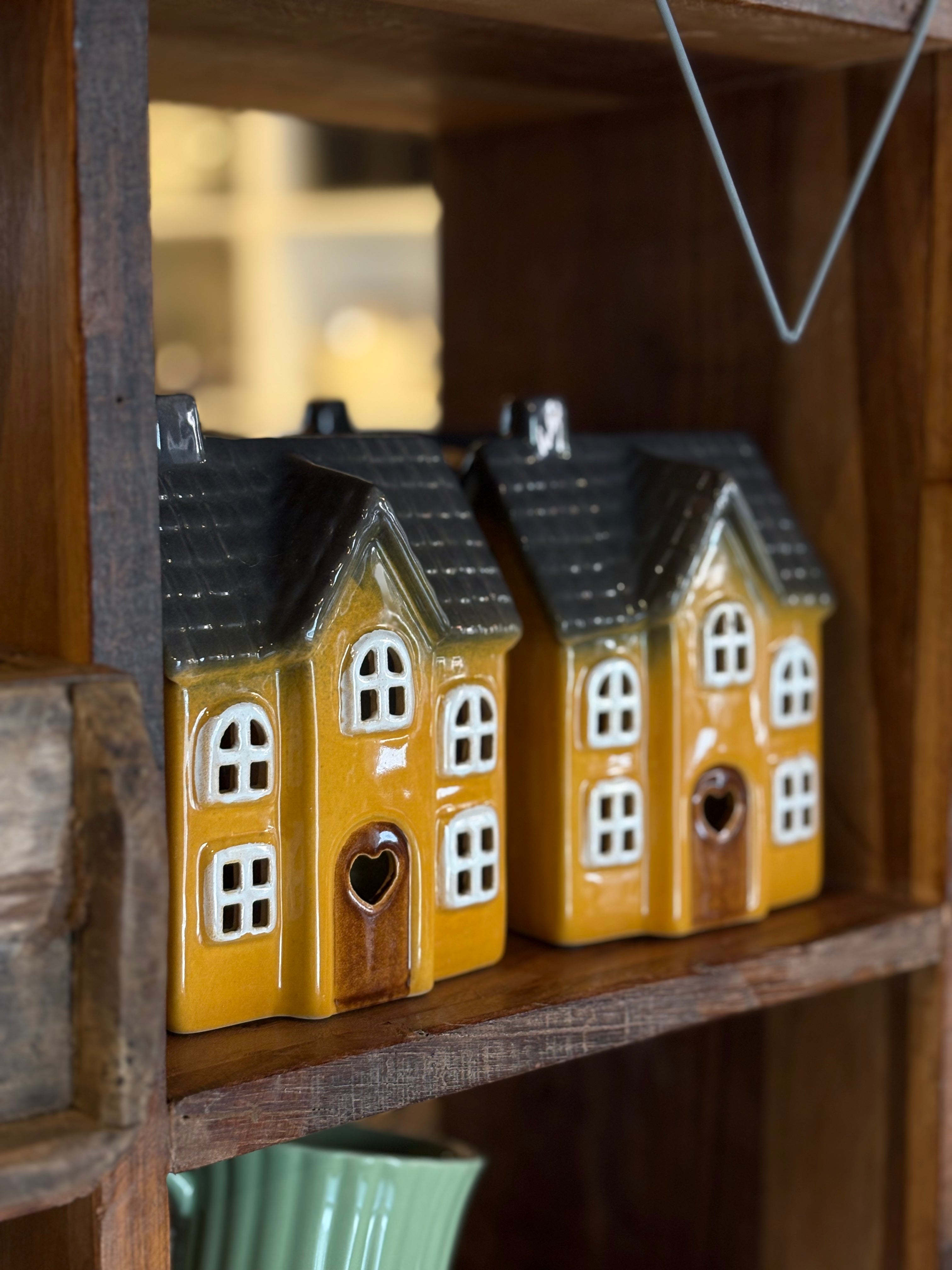 Det Gamle Apothek Lichthaus gelb mit Herz