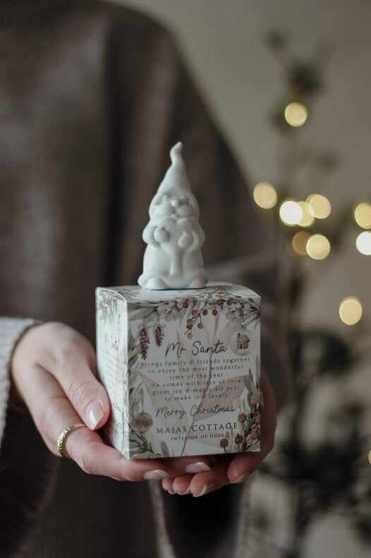 Majas Cottage Maja's Mr Santa mit Geschenkbox