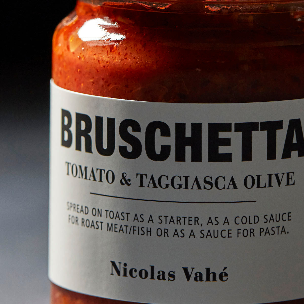 Nicolas Vahé Bruschetta, Tomate und Taggiasca-Oliven