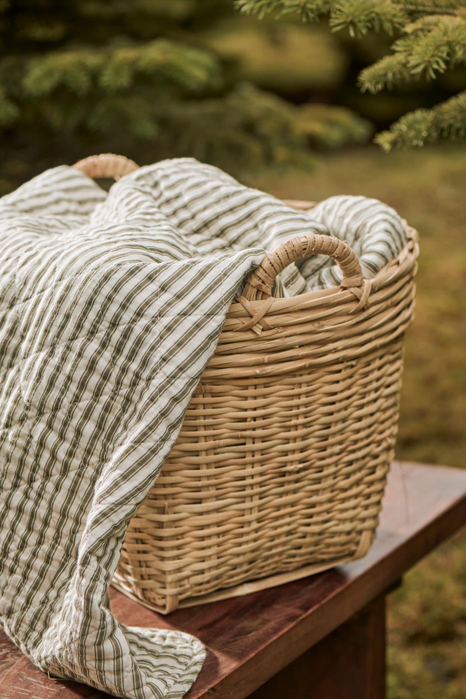Ib Laursen Quilt sand mit olive-farbenen Streifen