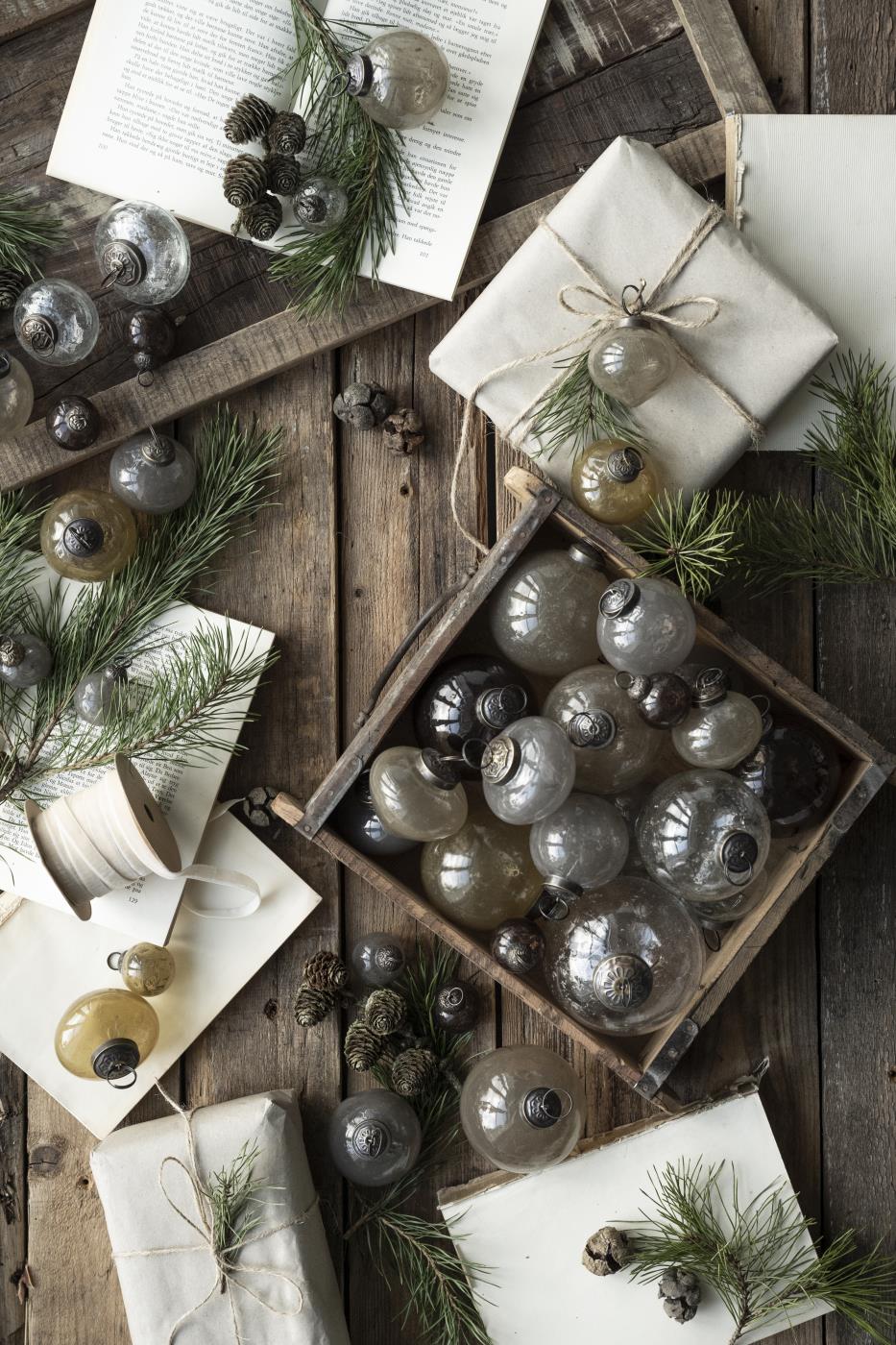 Ib Laursen Tüte mit 8 gleichen Weihnachtskugeln mini - Farbe mocca