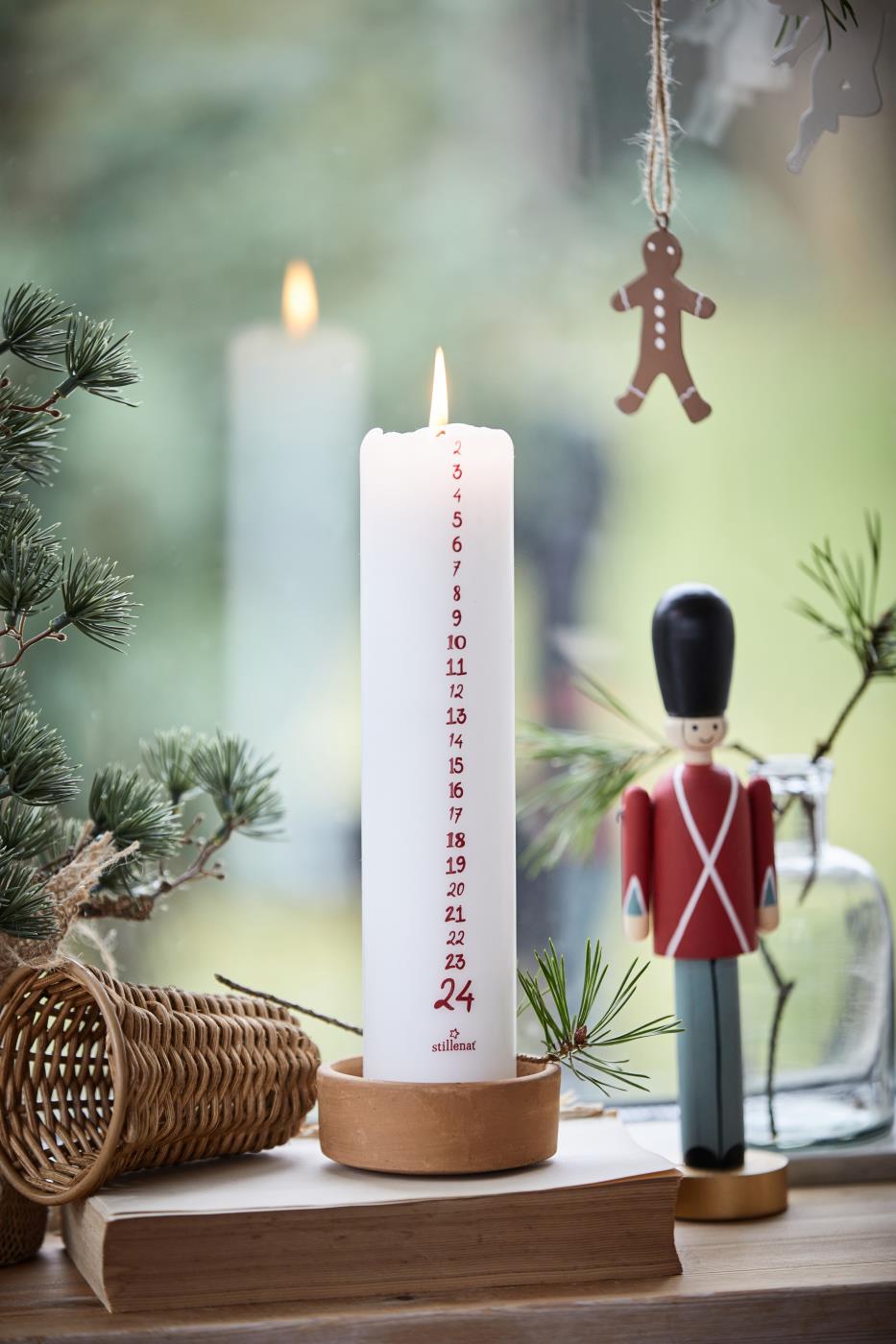 Ib Laursen Weihnachtskerze 1-24 weiß mit roten Zahlen