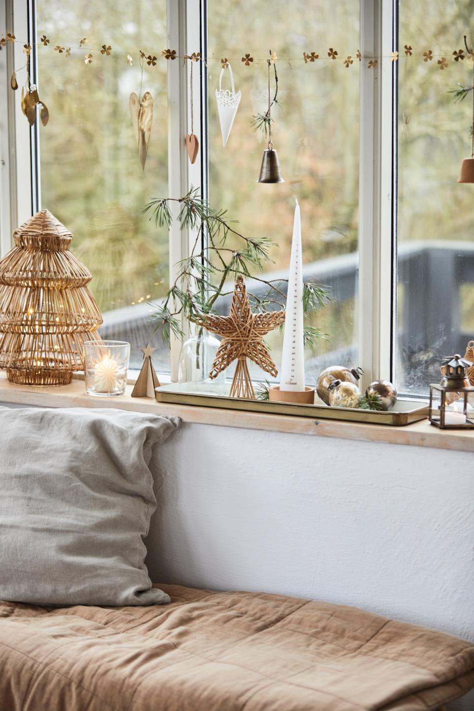 Ib Laursen Weihnachtskerze 1-24 weiß mit Kupferzahlen kegelförmig