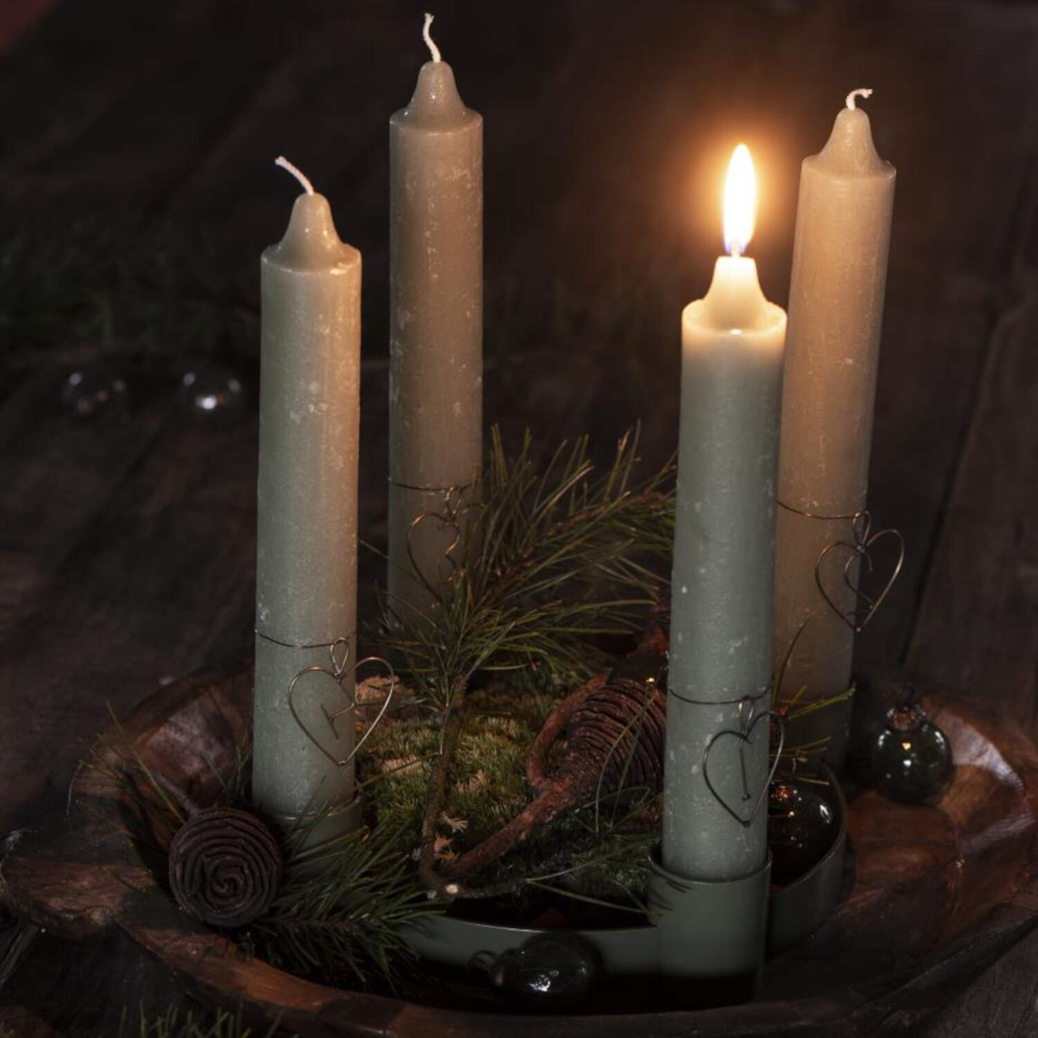 Ib Laursen Adventkerzenhalter für 4 rustikale Kerzen, Adventskranz mit verschiebbaren Kerzenhaltern - ø 26 cm (Grün)