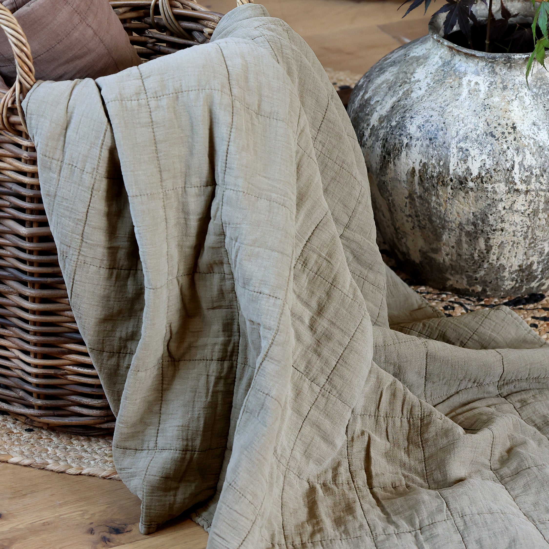 Chic Antique Aix Vintage Quilt/Decke 180x130cm, grün-olive