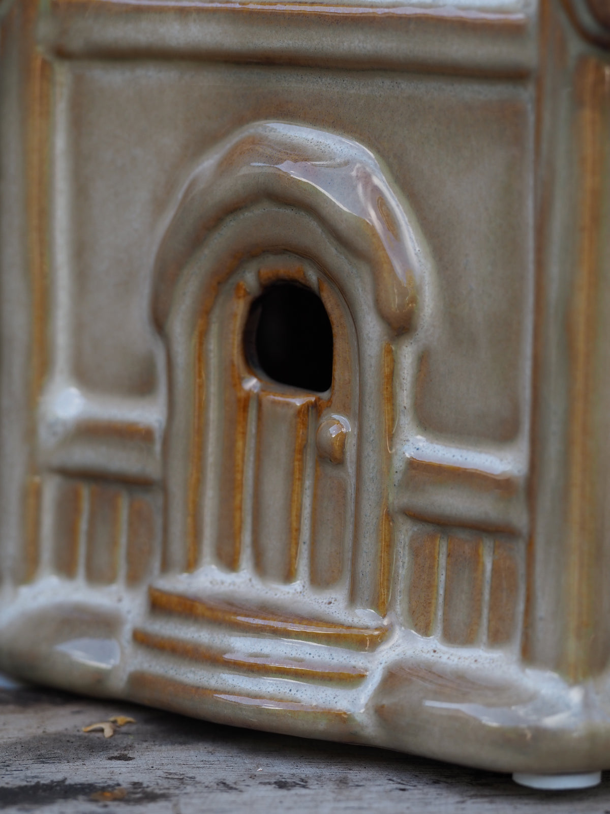 Haus aus Keramik, braun/beige cinnamon