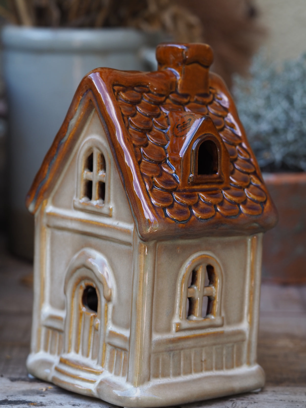 Haus aus Keramik, braun/beige cinnamon