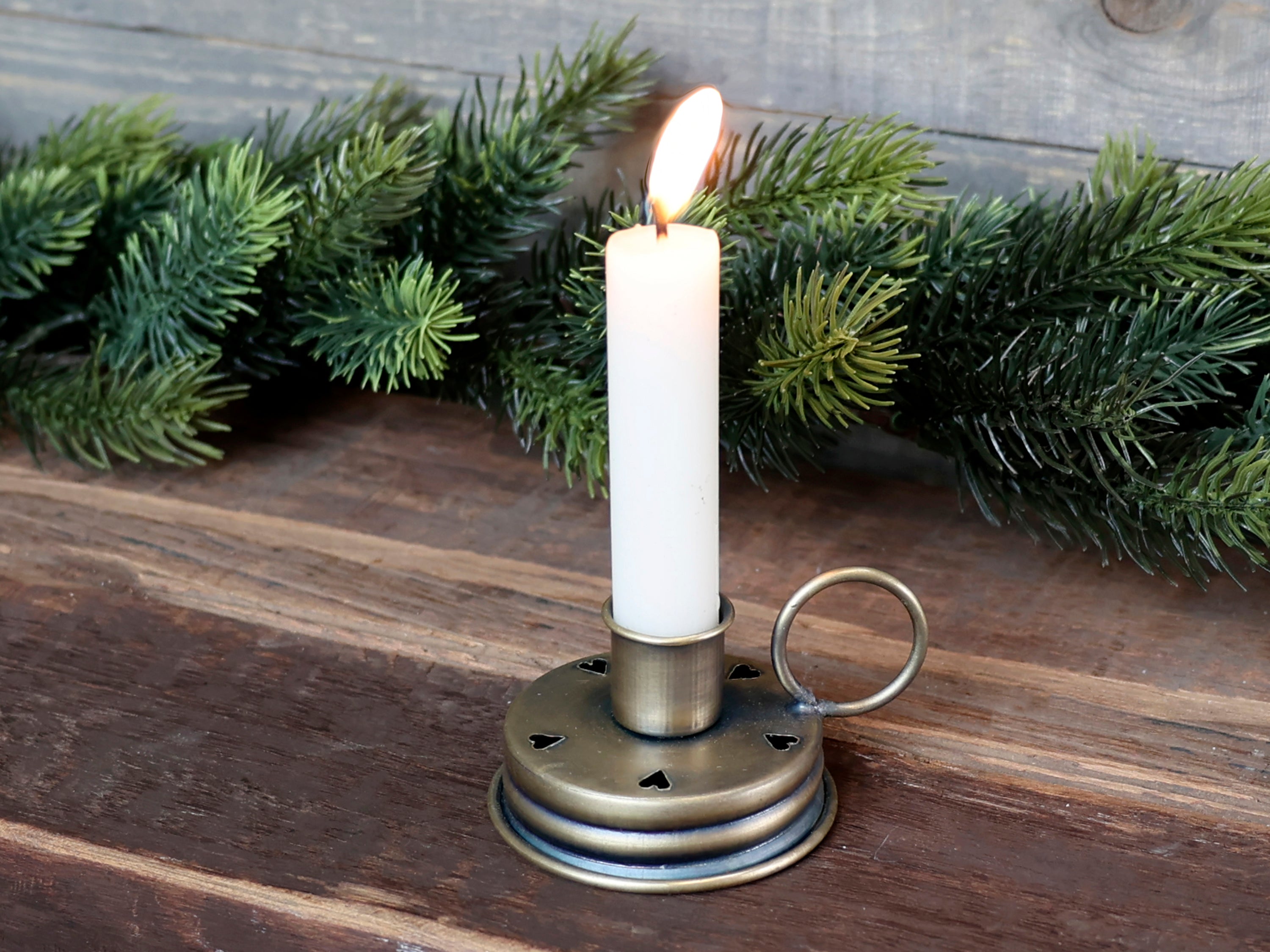 Chic Antique Kammerleuchter mit kleinen Herzen für Mini Stabkerzen, H5/L9/B7 cm, antique messing