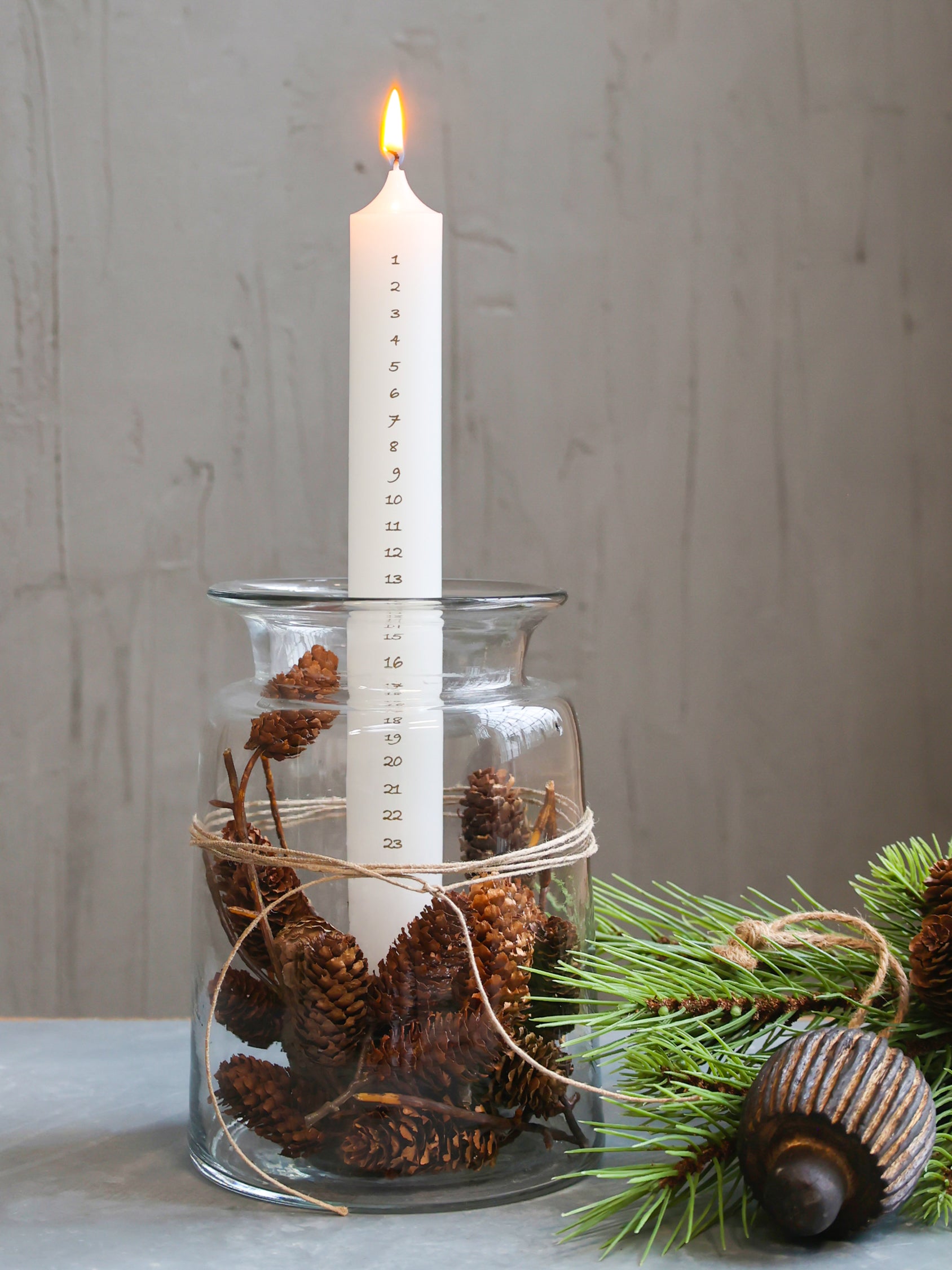 Chic Antique Adventskalenderkerze mit gold Druck 20 Std. antique 1-24 weiß