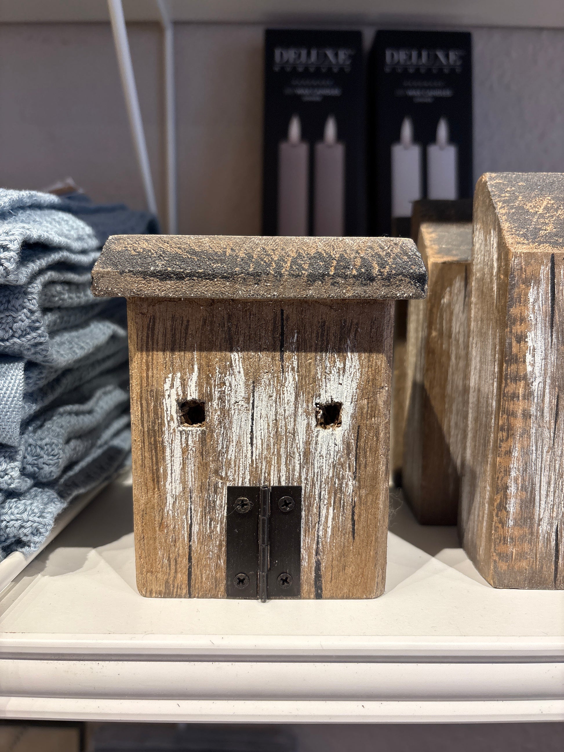 Ib Laursen Haus mit schwarzem Dach in 3 Größen, Nautico