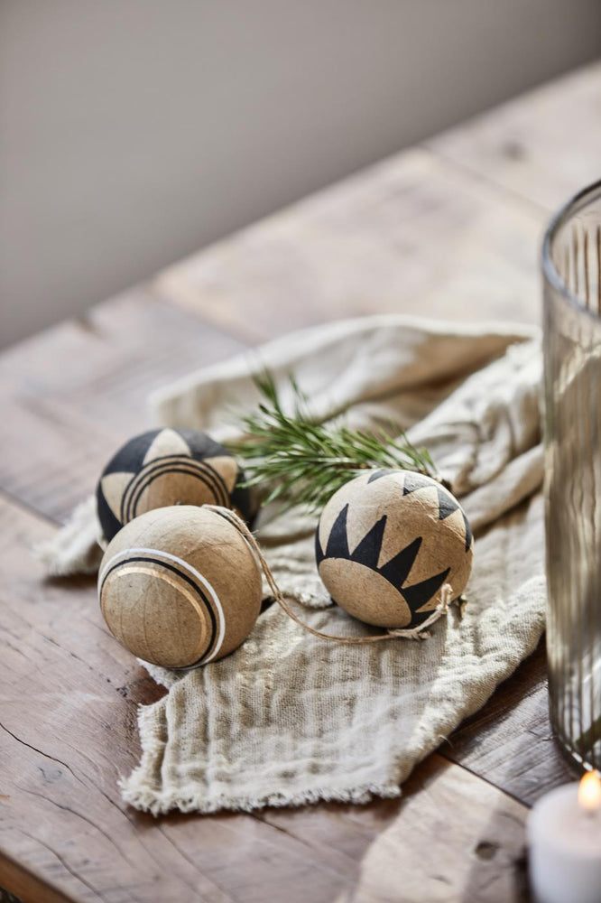 Weihnachtskugel aus Pappmaché, groß, natur mit Muster, 3 verschiedene Motive