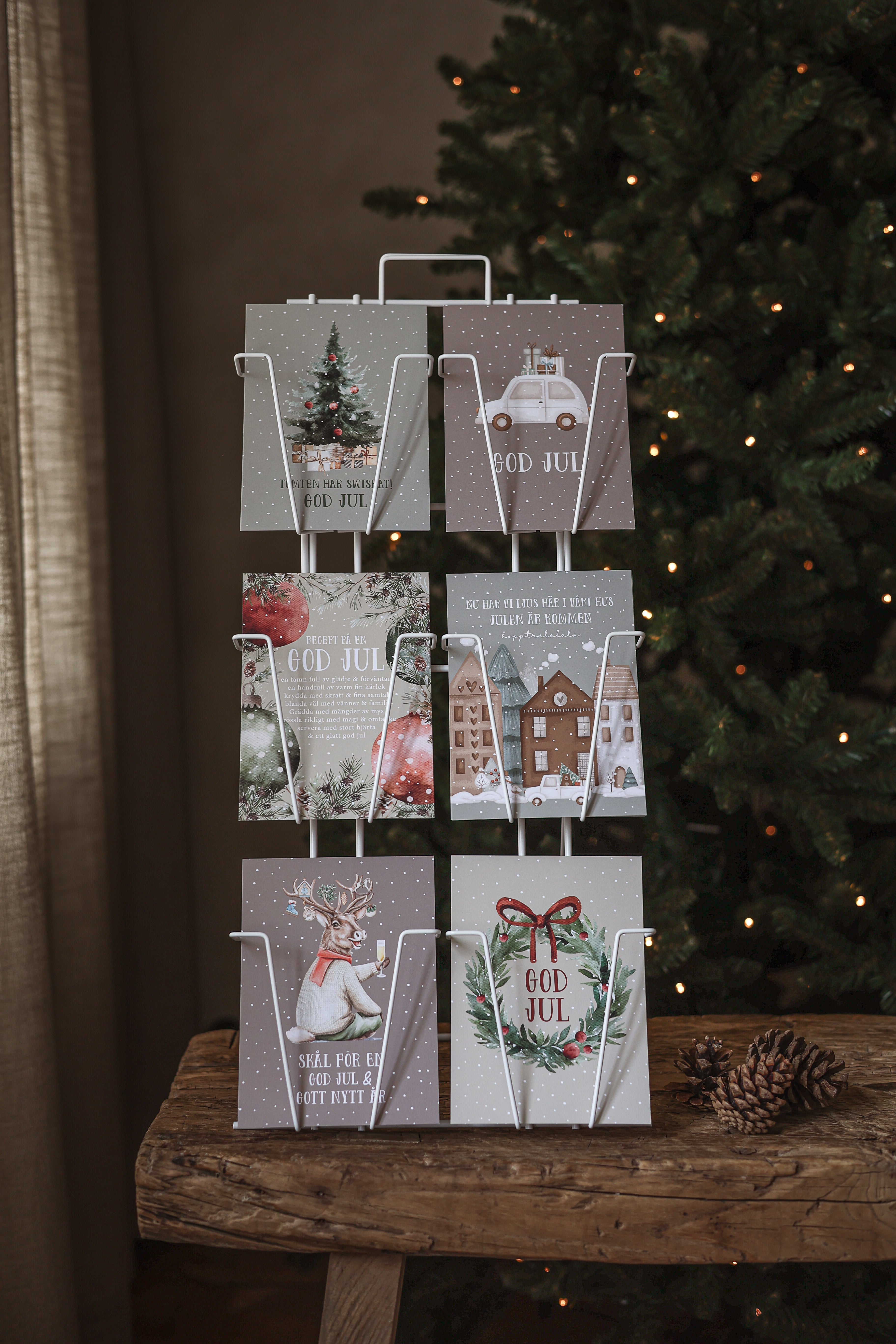 Maja’s Cottage Postkarten „God Jul“ – Weihnachtsgruß im skandinavischen Stil