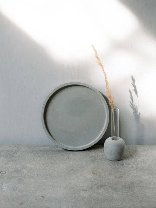 LEEFF Tablett Tigo Größe S aus Beton, D 20cm
