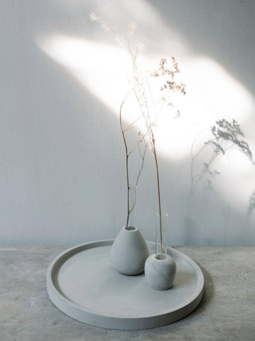 LEEFF Tablett Tigo Größe L aus Beton, D 30cm