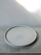 LEEFF Tablett Tigo Größe L aus Beton, D 30cm