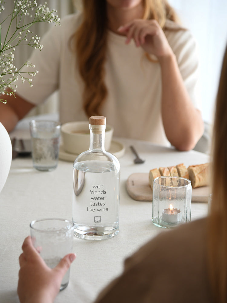 LEEFF Wasserflasche Wendy - Bei Freunden schmeckt Wasser wie Wein
