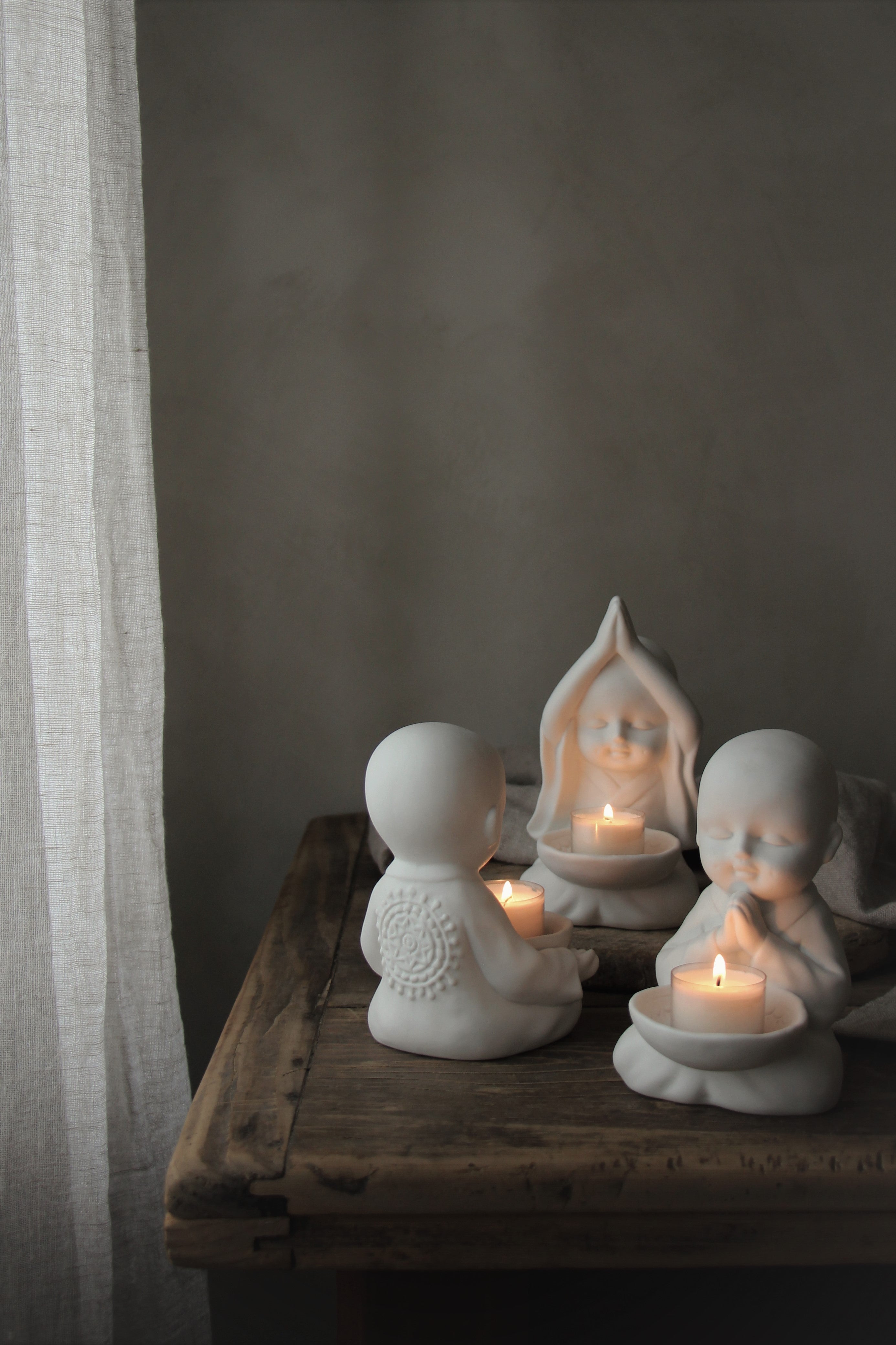 Majas Cottage Yoga-Mönche in 3 Varianten
