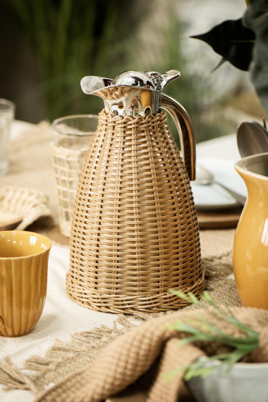 Ib Laursen Thermoskanne mit Polyrattan‑Geflecht, Braun – 1,5 L