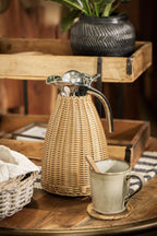 Ib Laursen Thermoskanne mit Polyrattan‑Geflecht, Braun – 1,5 L