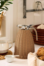 Ib Laursen Thermoskanne mit Polyrattan‑Geflecht, Braun – 1,5 L