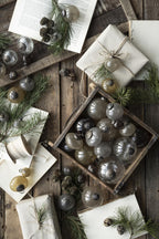 Ib Laursen Tüte mit 8 gleichen Weihnachtskugeln mini - Farbe mocca