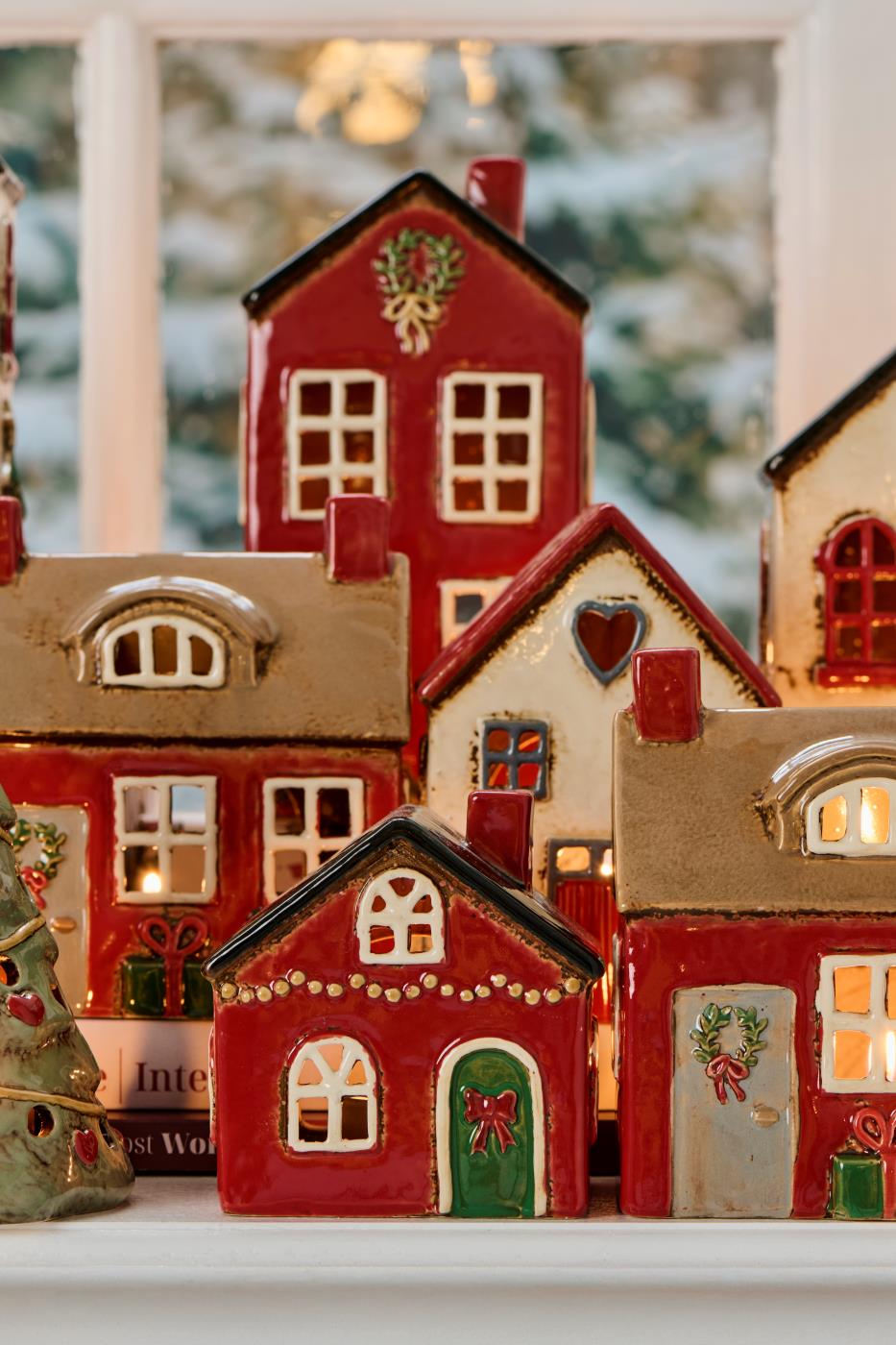 Ib Laursen Haus für Teelicht Stillenat rot - rote Schleife auf Tür
