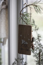 Ib Laursen Holzschild Auto mit Tannenbaum – Nostalgischer Weihnachtsanhänger
