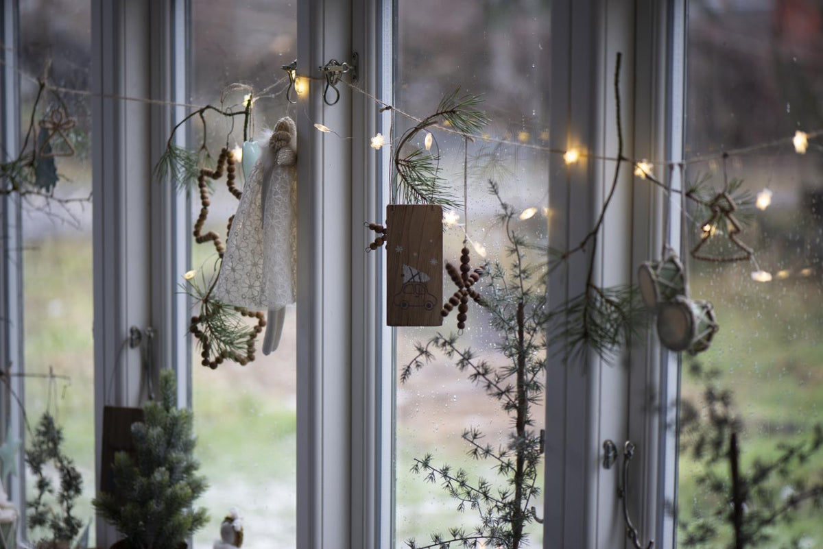 Ib Laursen Holzschild Auto mit Tannenbaum – Nostalgischer Weihnachtsanhänger