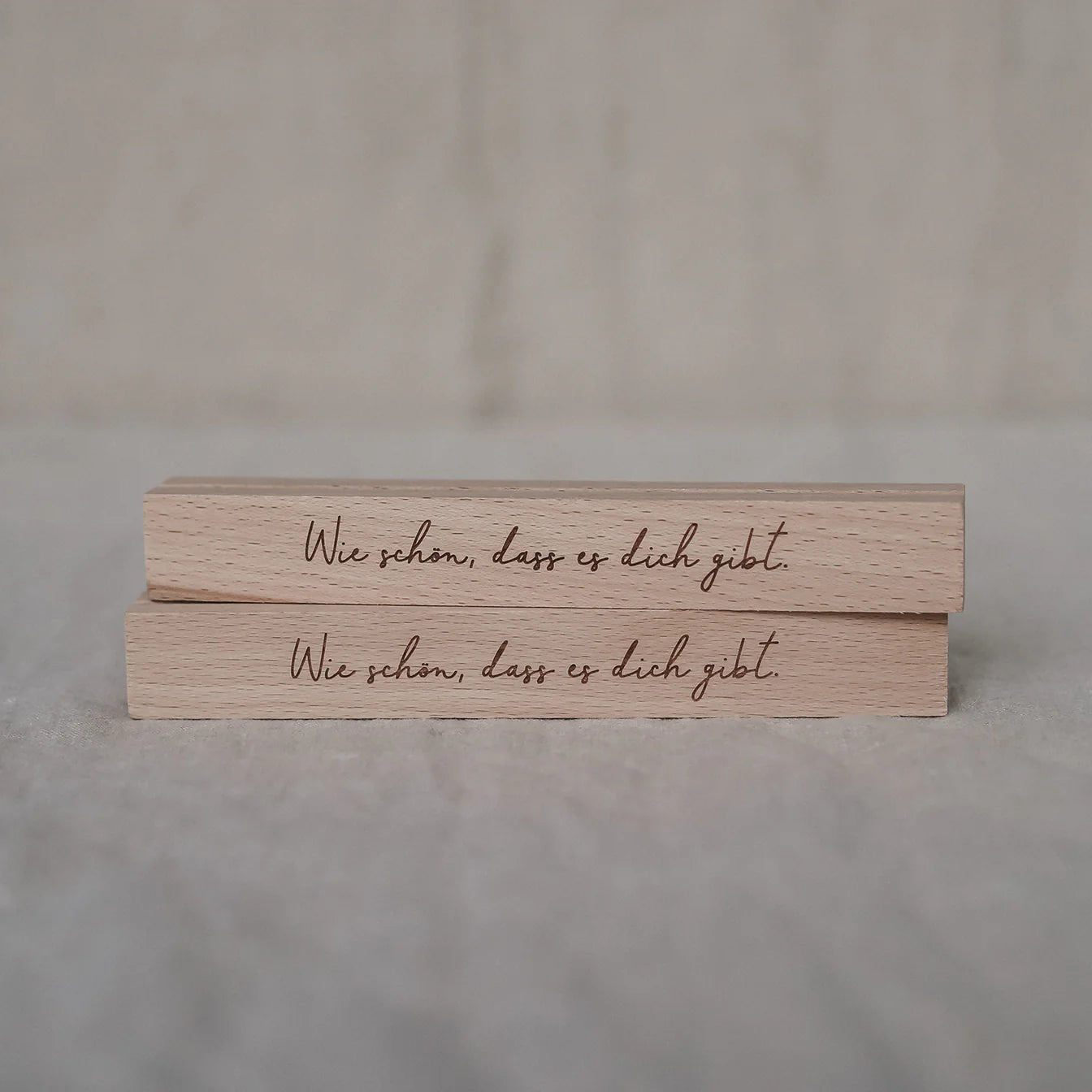 Eulenschnitt Kartenständer 2er Set - 15 cm "Wie schön, dass es dich gibt"